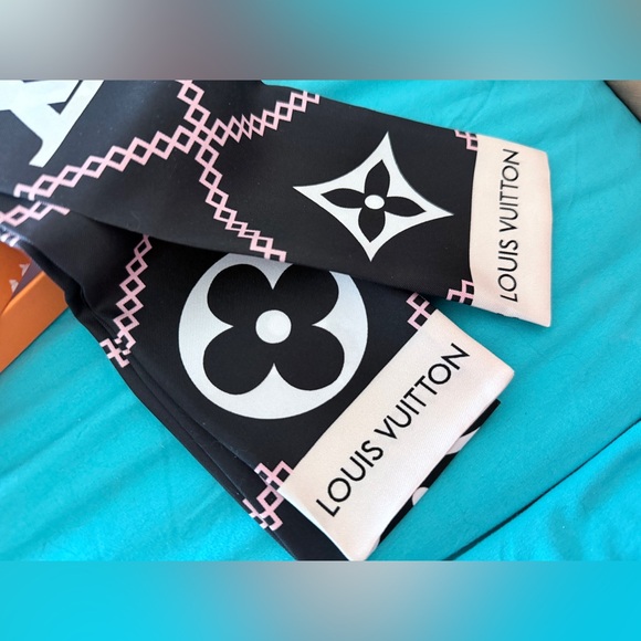 Louis Vuitton Black and Pink Monogram Silk Scarf - Picture 3 of 3